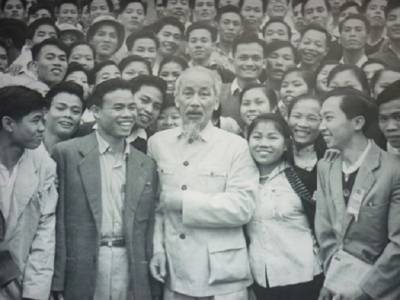 Tư tưởng Hồ Chí Minh về giáo dục lý luận chính trị và sự cần thiết phải học tập lý luận chính trị hiện nay
