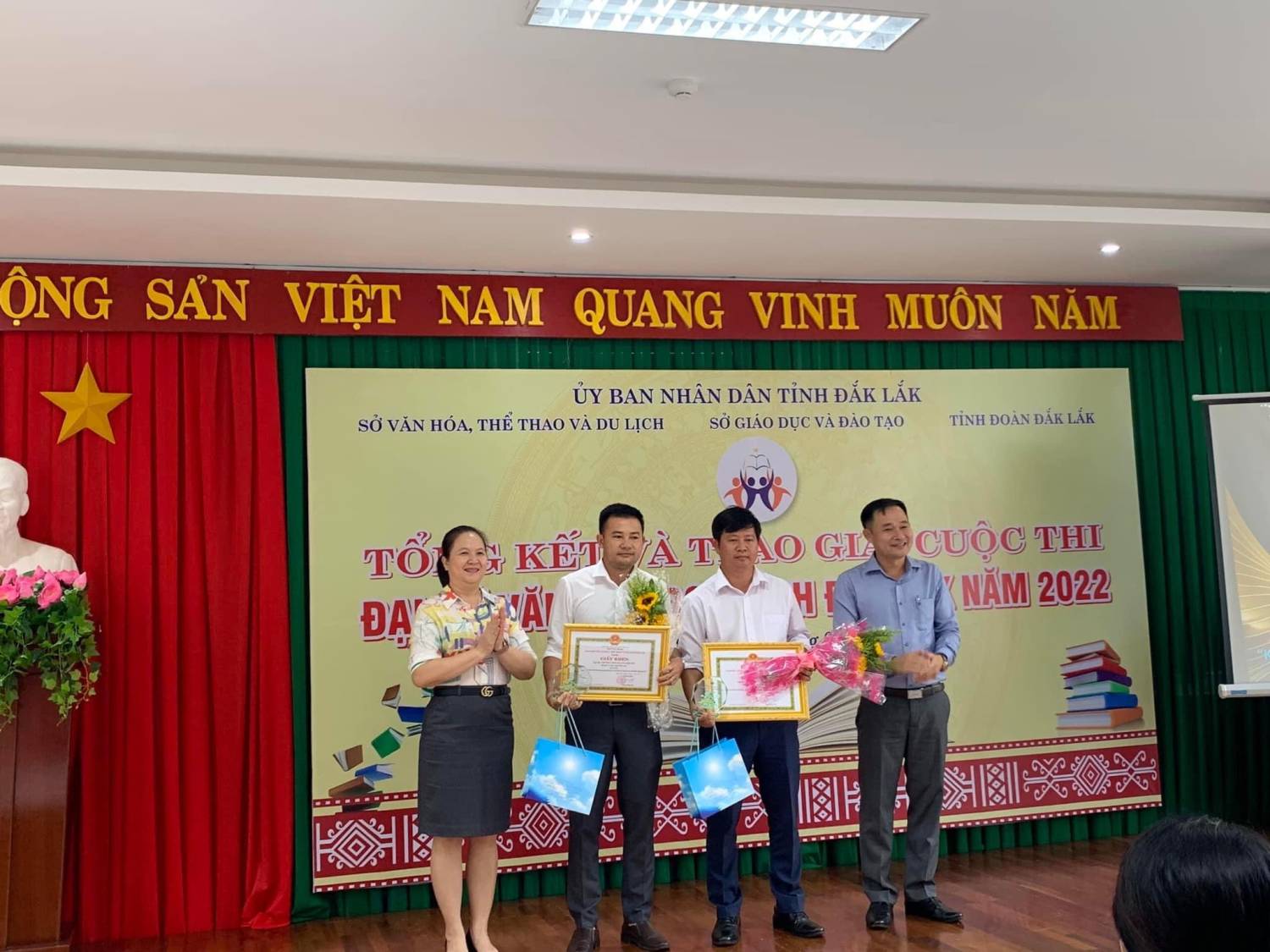 Trường Nguyễn Khuyến nhận giải dành cho đơn vị có nhiều học sinh đạt giải 